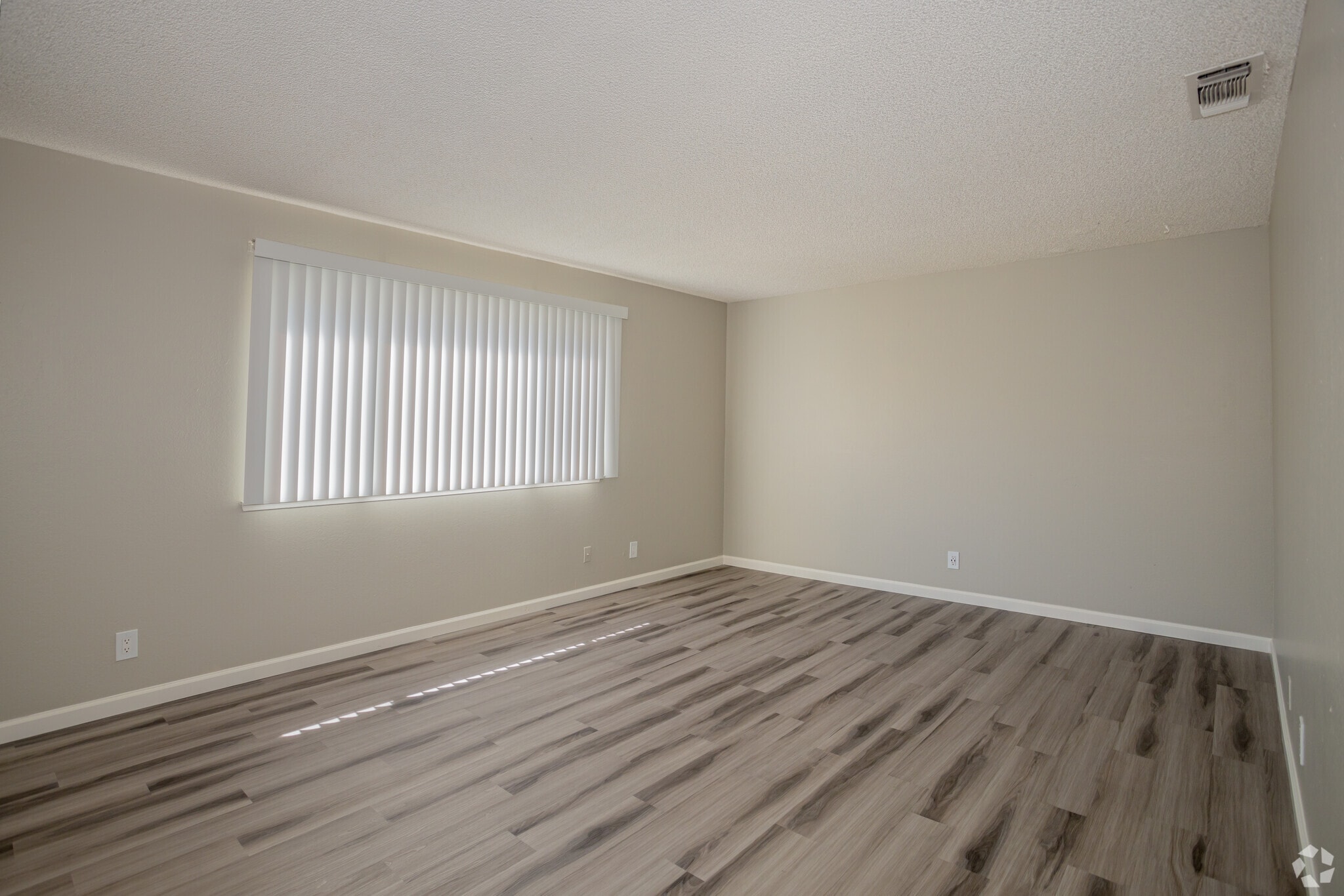 1BR, 1BA - 700SF - Montecito Apartments