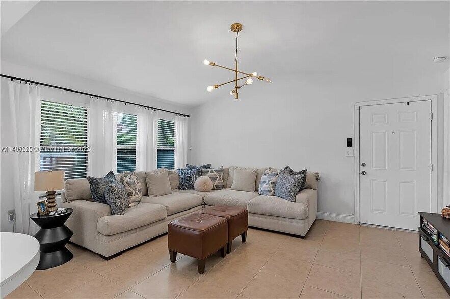 Building Photo - 10441 SW 156th Ct