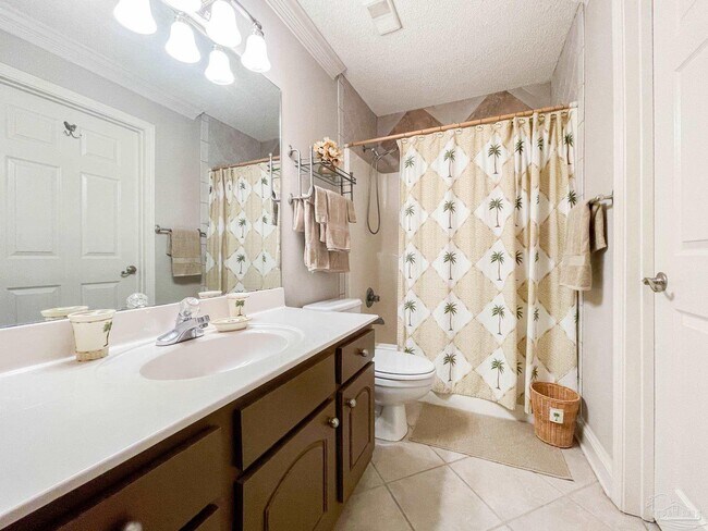 Building Photo - 13500 Sandy Key Dr