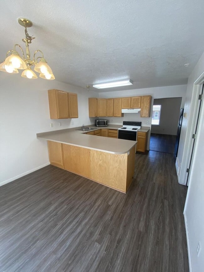 Building Photo - 295 W 600 N