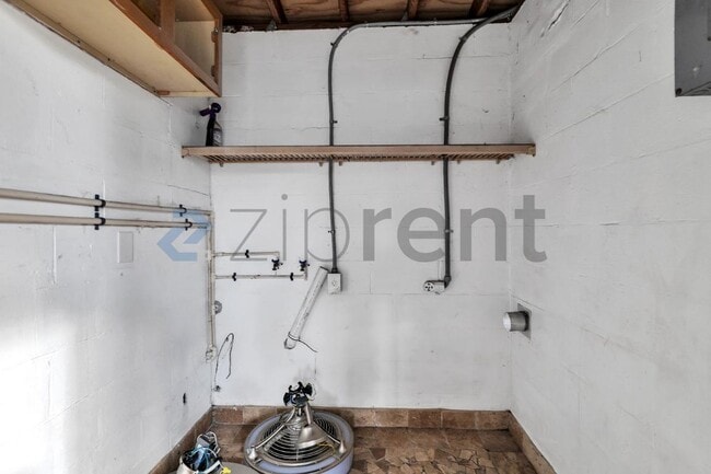 Building Photo - 508 Garden Dr N