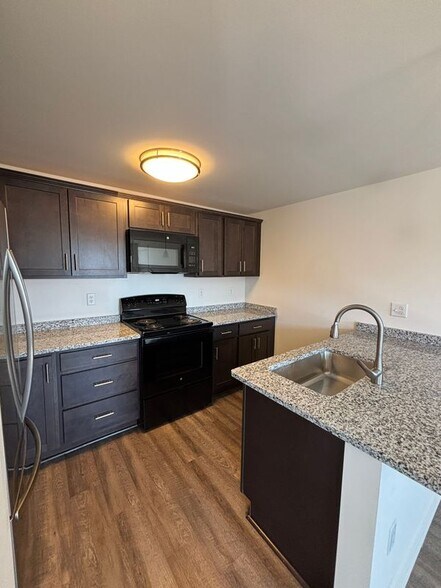 Building Photo - 1335 Millersport Hwy