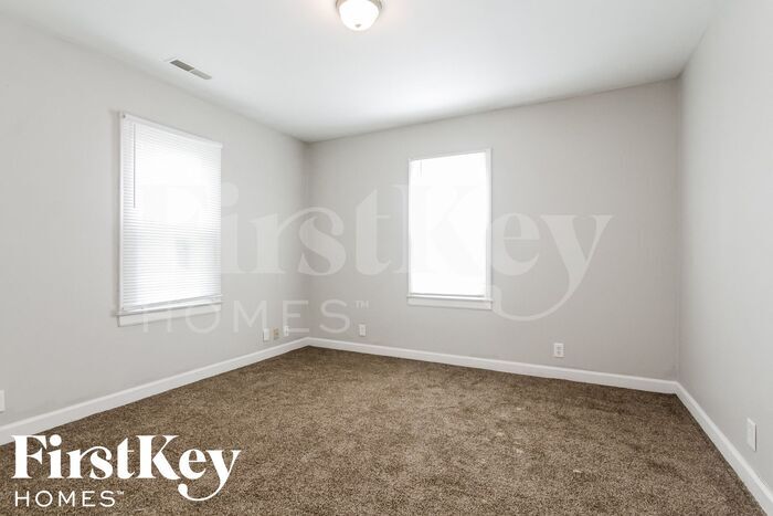 Building Photo - 1741 N Riley Ave