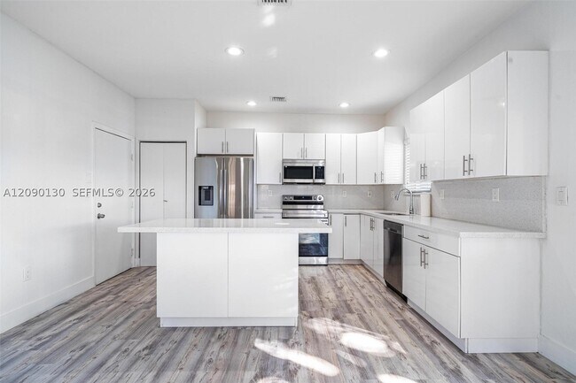Building Photo - 16350 SW 50th Terrace