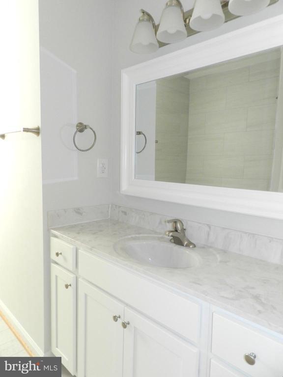 Building Photo - 206 Gerber Dr