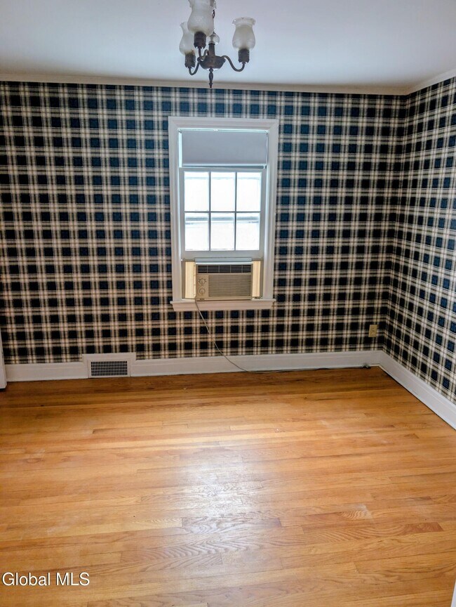 Building Photo - 1556 Dean St