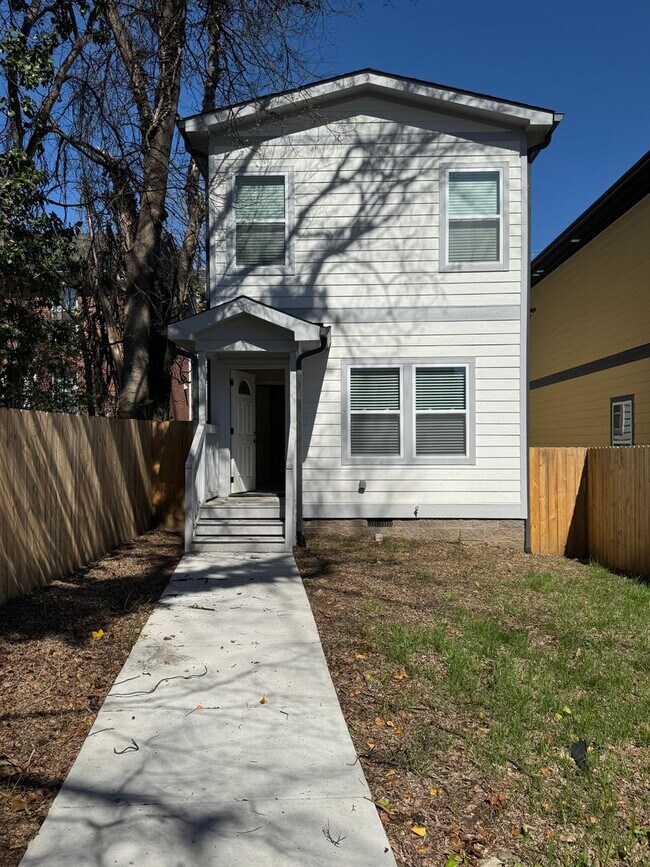 Building Photo - Be the first to live in this 3 bed/3.5 bath home across from Meharry Medical- great location with...