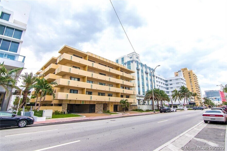 Primary Photo - 2924 Collins Ave