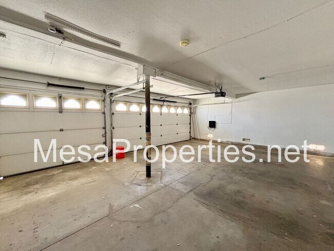 Building Photo - 12530 High Desert Rd