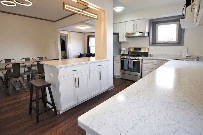 Building Photo - 306 Bryant Ave