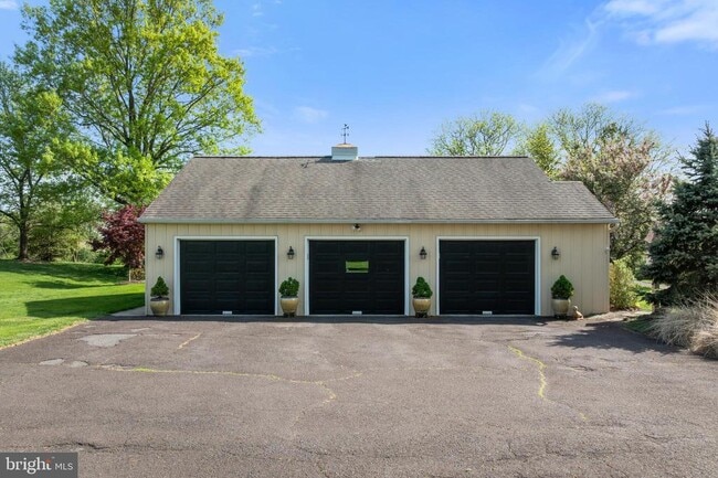 Building Photo - 560 Indian Creek Rd