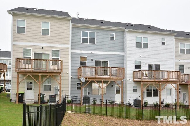 Building Photo - 1108 Finch Ct