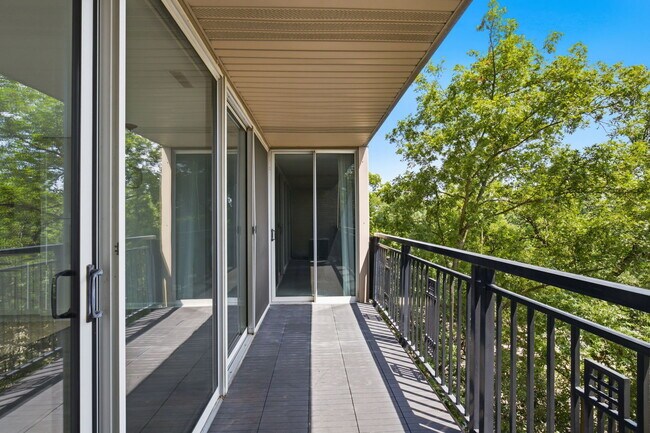 Building Photo - 5950 Oakwood Dr