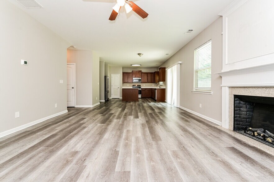 Building Photo - 4325 Comfort Trail