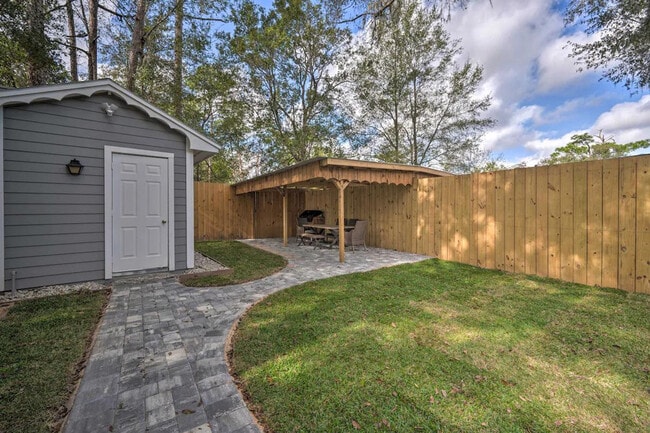 Building Photo - 224 E Kelly Park Rd