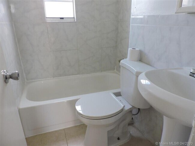 Building Photo - 1800 Fillmore St