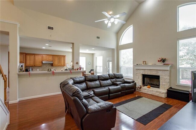 Building Photo - 15709 Belfin Dr