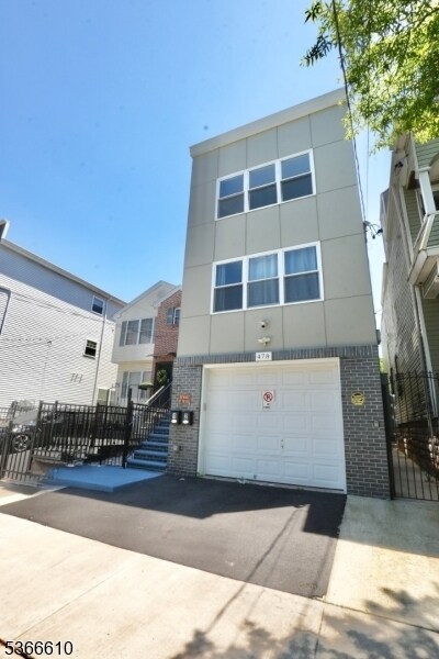 Building Photo - 478 S 16th St