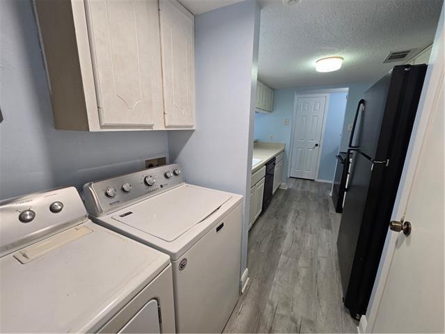 Building Photo - 305 E Club Dr