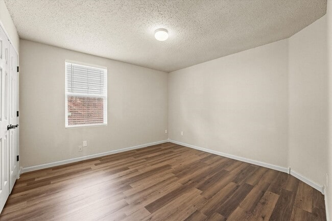 Building Photo - 2621 S Wavecrest Ct