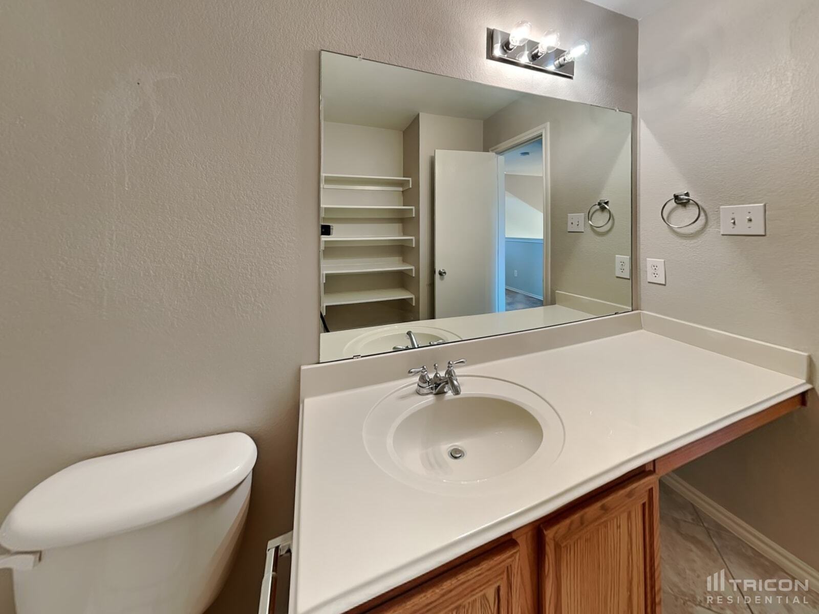 Building Photo - 320 Rowdy Dr