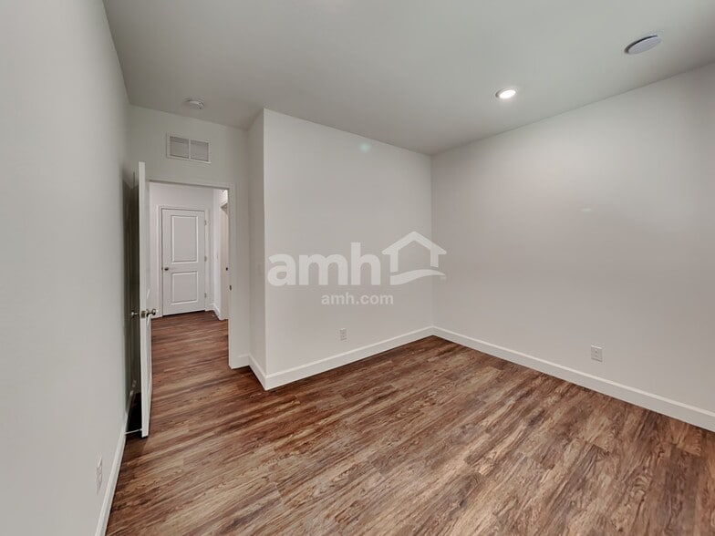 Building Photo - 8152 Winterfell Peak Ave