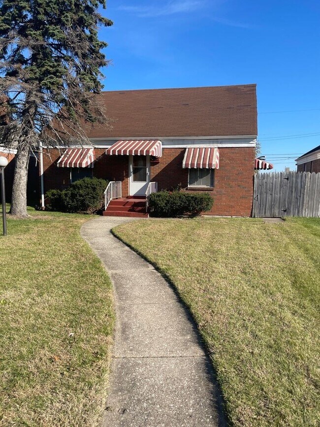 Building Photo - Cute 3 bed 1 bath with detached Garage