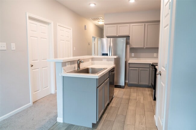 Building Photo - 3915 Brookmeade Dr