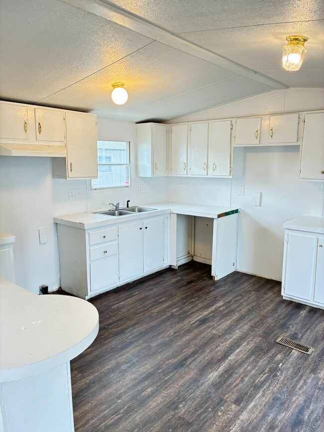 Building Photo - 2322 Sandy Ridge Dr