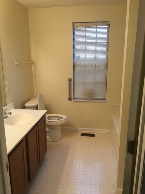Building Photo - 3924 Calumet Dr