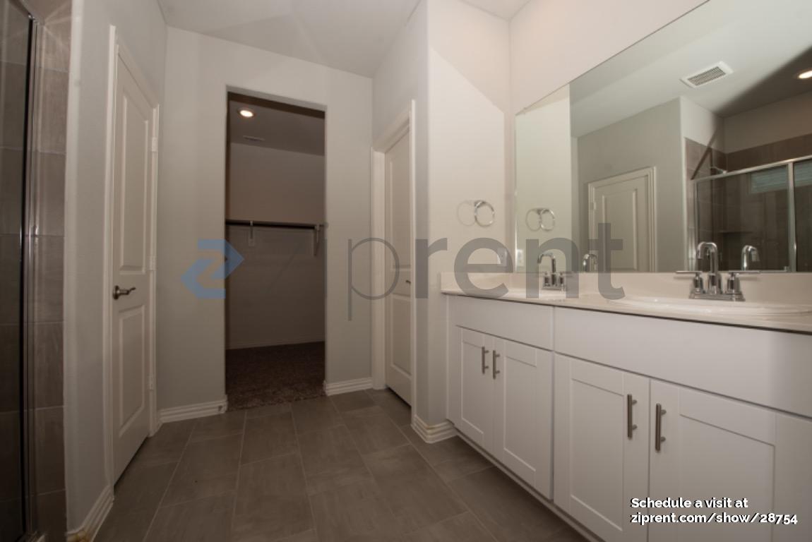 Building Photo - Unit