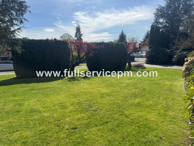 Building Photo - Charming house in downtown Snohomish