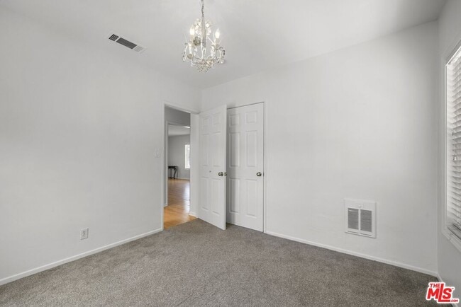 Building Photo - 923 W Orange Grove Ave