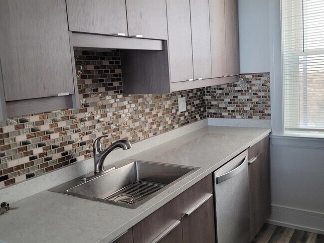 Building Photo - 730 Hinman Ave