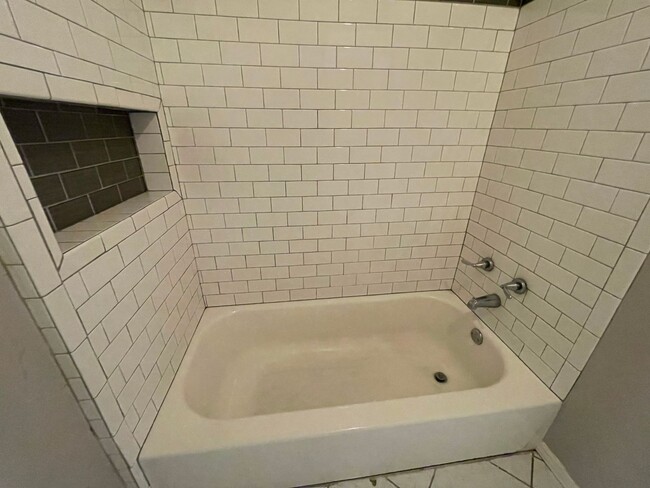 Building Photo - 2 Bed Duplex OKC- Move in Deposit-Free! (If Qualified)