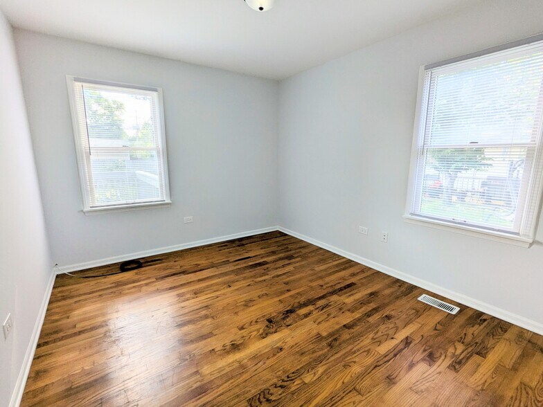 Building Photo - 603 Kingston Dr