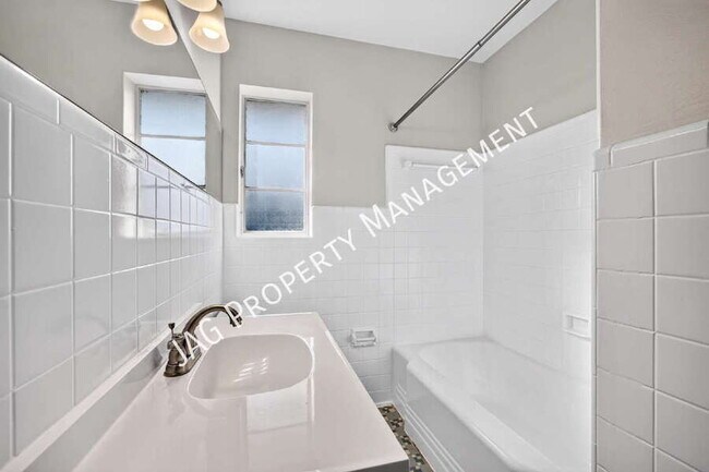 Building Photo - 2761 St Johns Ave