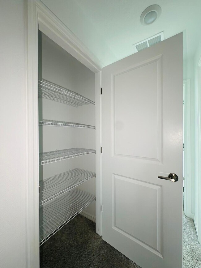 Building Photo - 2287 Portrait St