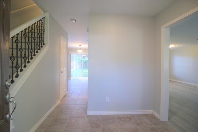 Building Photo - 3323 Hidden Creek Dr