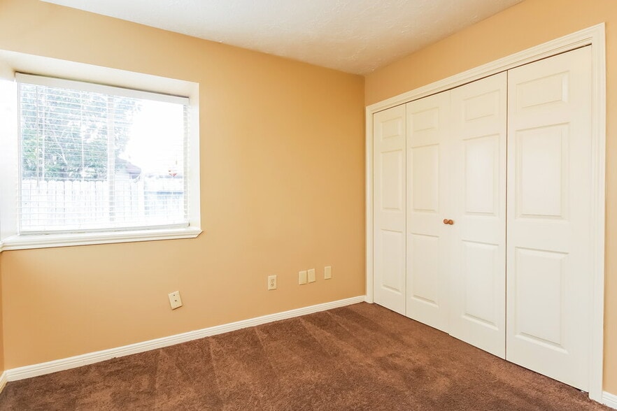 Building Photo - 7831 Poitiers Dr