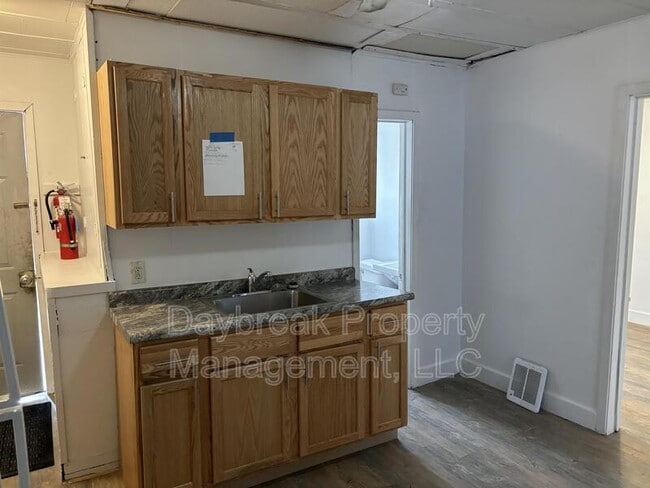 Building Photo - 6 11th St S