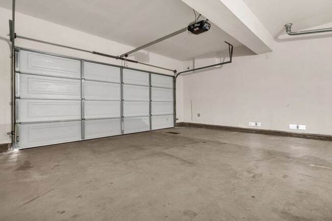 Building Photo - 6826 E Horizon Dr