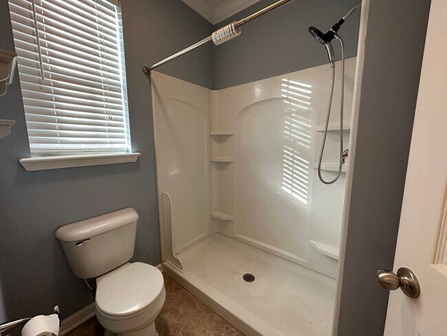 Building Photo - Adorable Home in Prime Location!