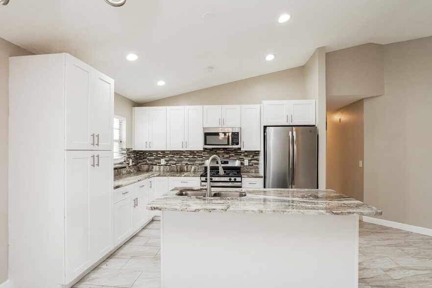 Building Photo - 2767 Muscatello St