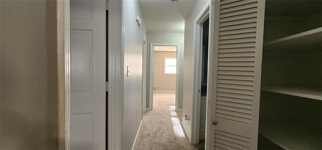 Building Photo - 401 Barbashela Dr