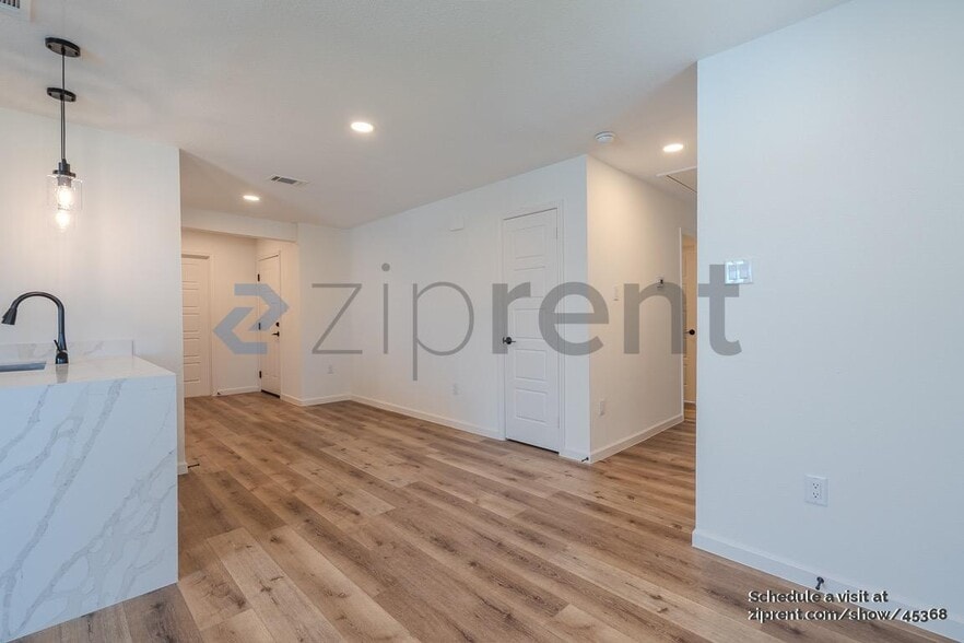 Building Photo - 3923 Alsace St