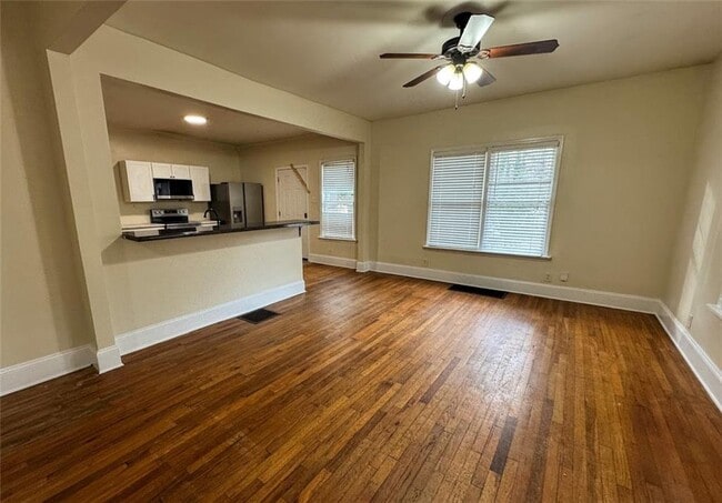 Building Photo - 1637 Columbia Dr