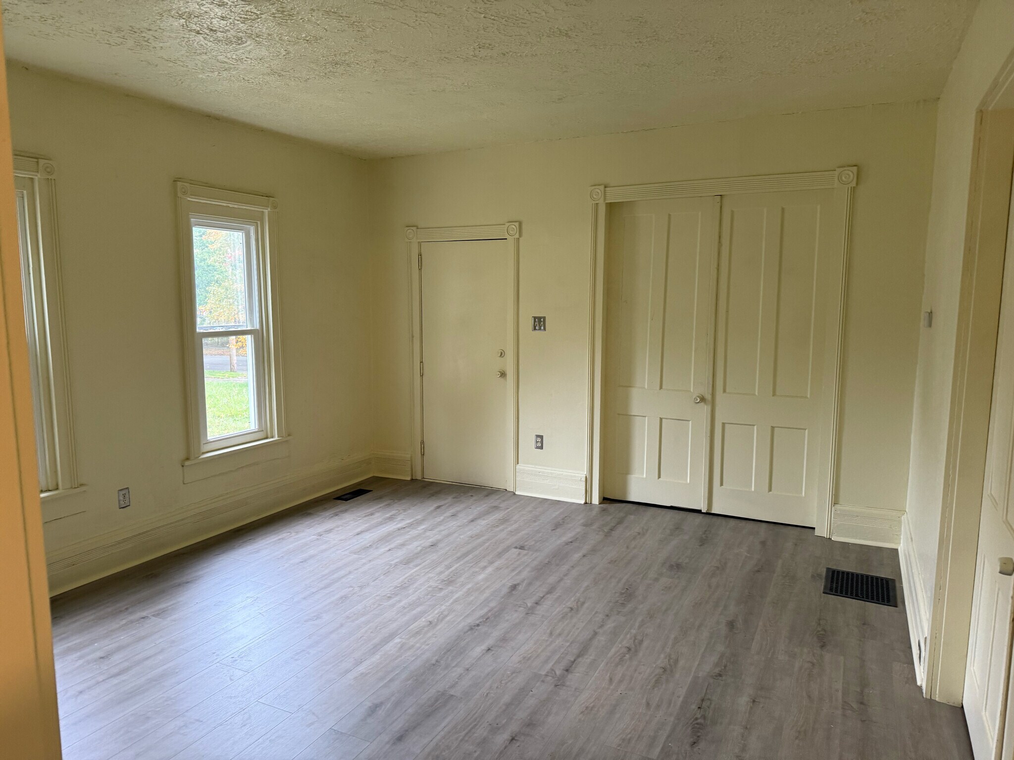 Building Photo - 102 S Balch St