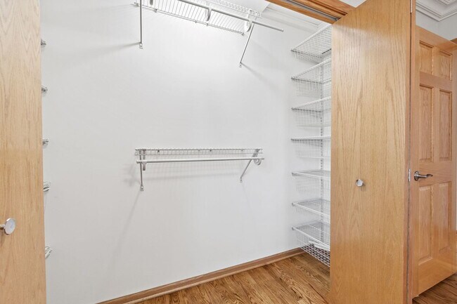 Building Photo - 5614 S Moody Ave