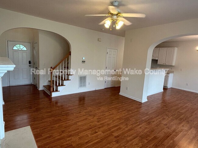 Building Photo - 2500 Valley Haven Dr